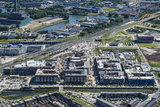 909190 Luchtfoto van het in aanbouw zijnde Leidsche Rijn Centrum te Utrecht, uit het zuidwesten, met op de voorgrond de ...
